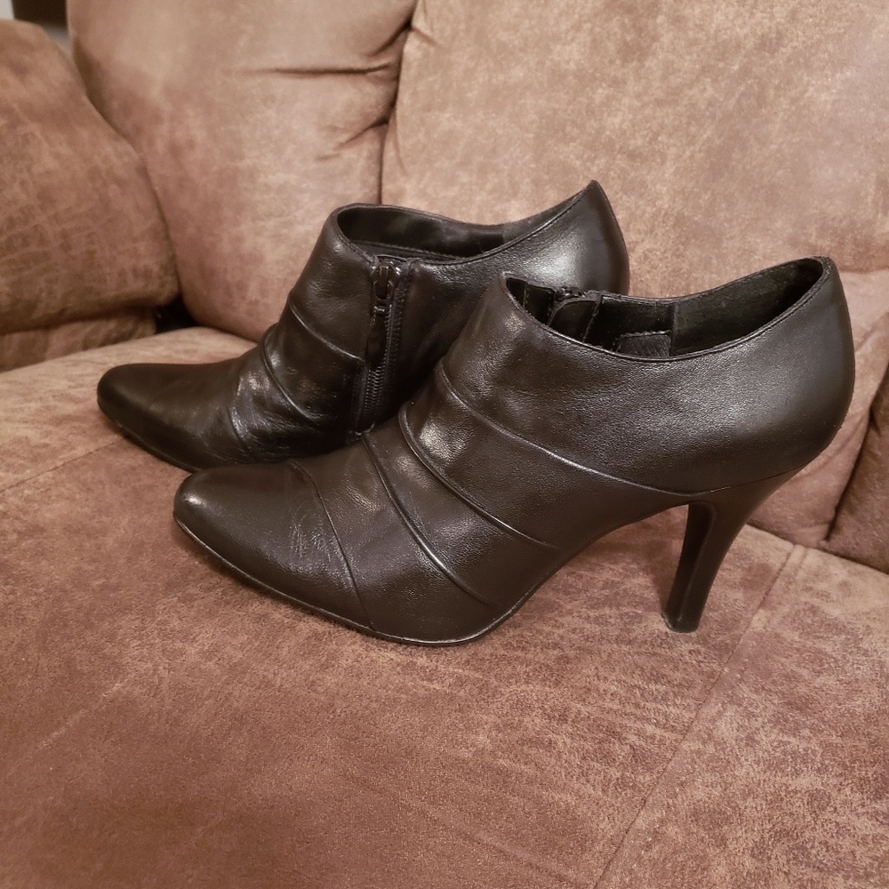 White House Black Market Black Booties Size 7